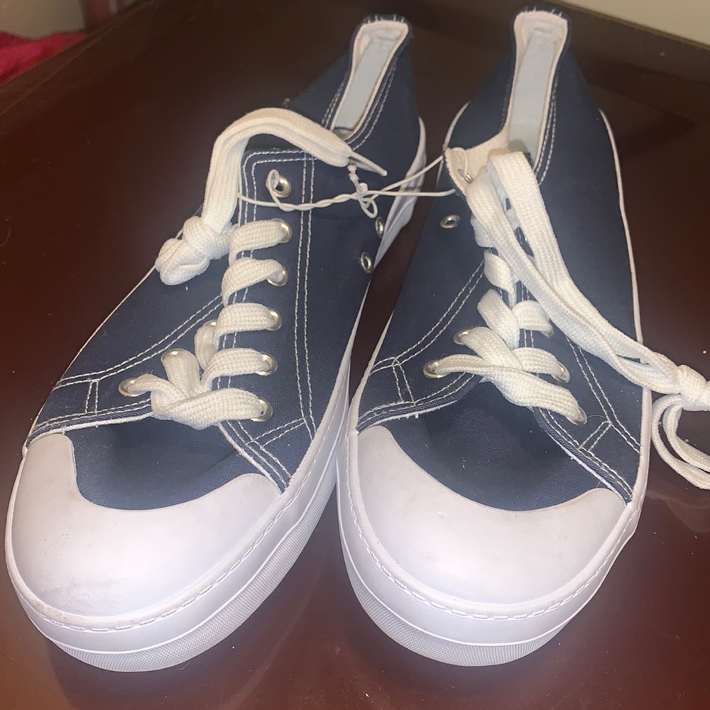 Women’s sneakers